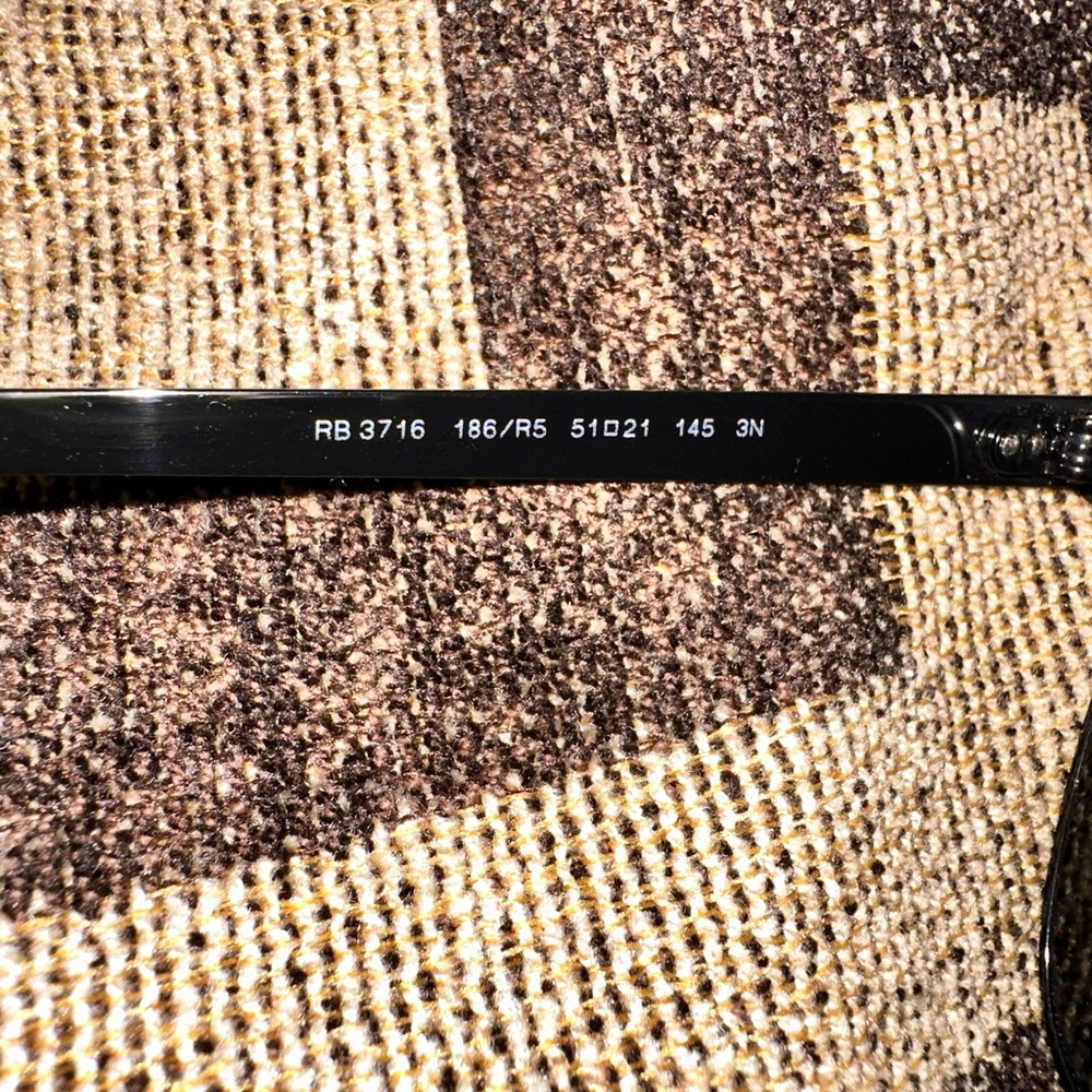 Ray Bans - Picture 5 of 7